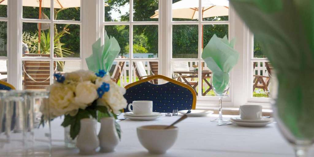 close up on banquet table